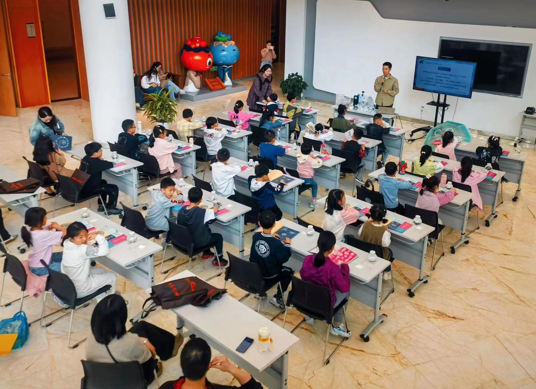 探索海洋奧秘 點燃科學夢想 ——《水母花園》主題科普研學活動