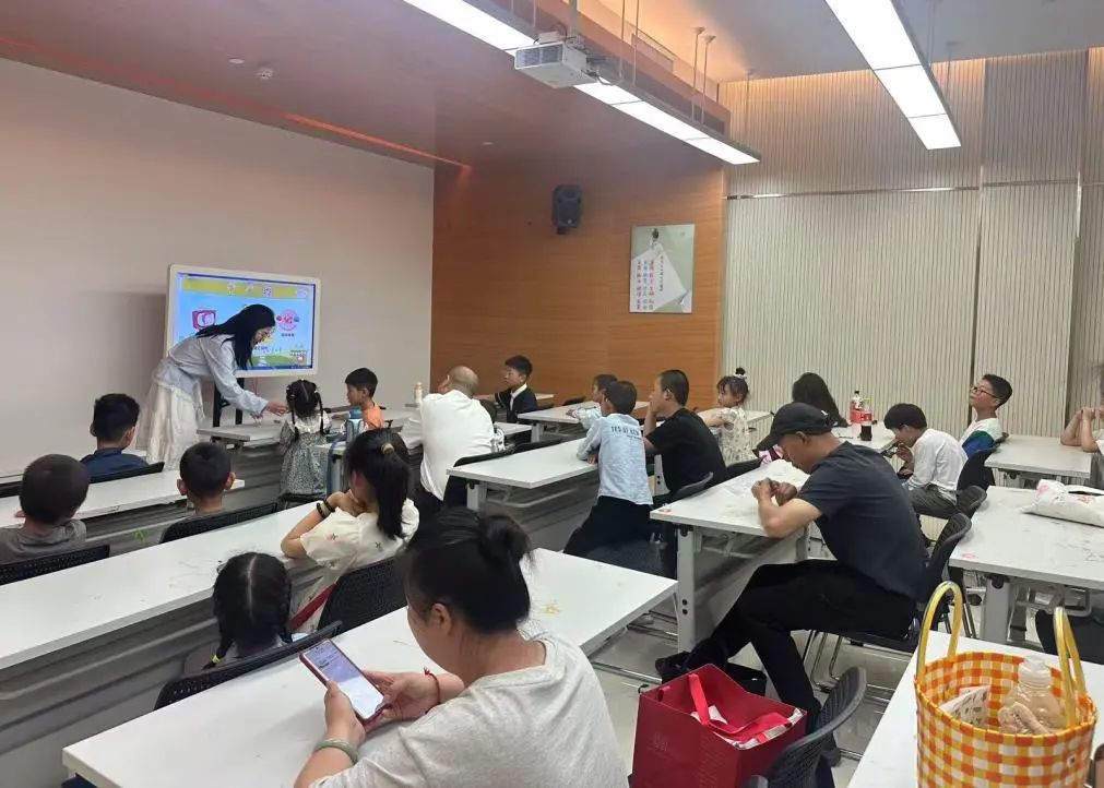  陶書會(huì)公益課堂：奇巧拼鎖——玩轉(zhuǎn)孔明鎖